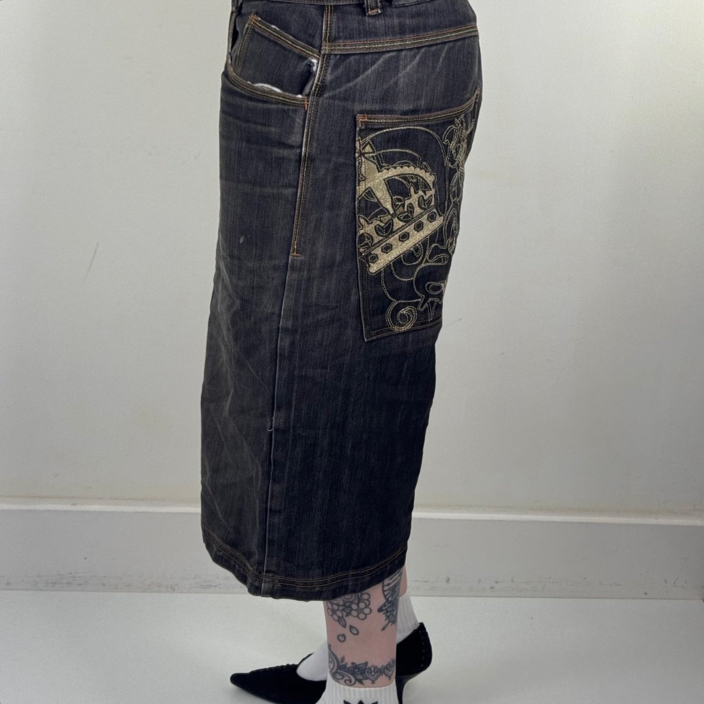 Y2K vintage jorts denim shorts embroidered crown dark grey wash contrast baggy