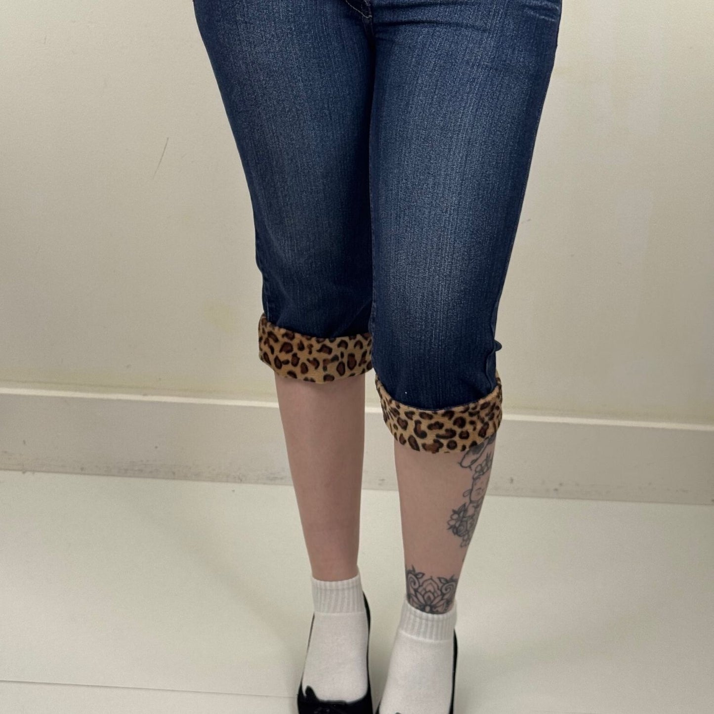 Y2K vintage capri jeans denim low rise cropped crown embroidery leopard print