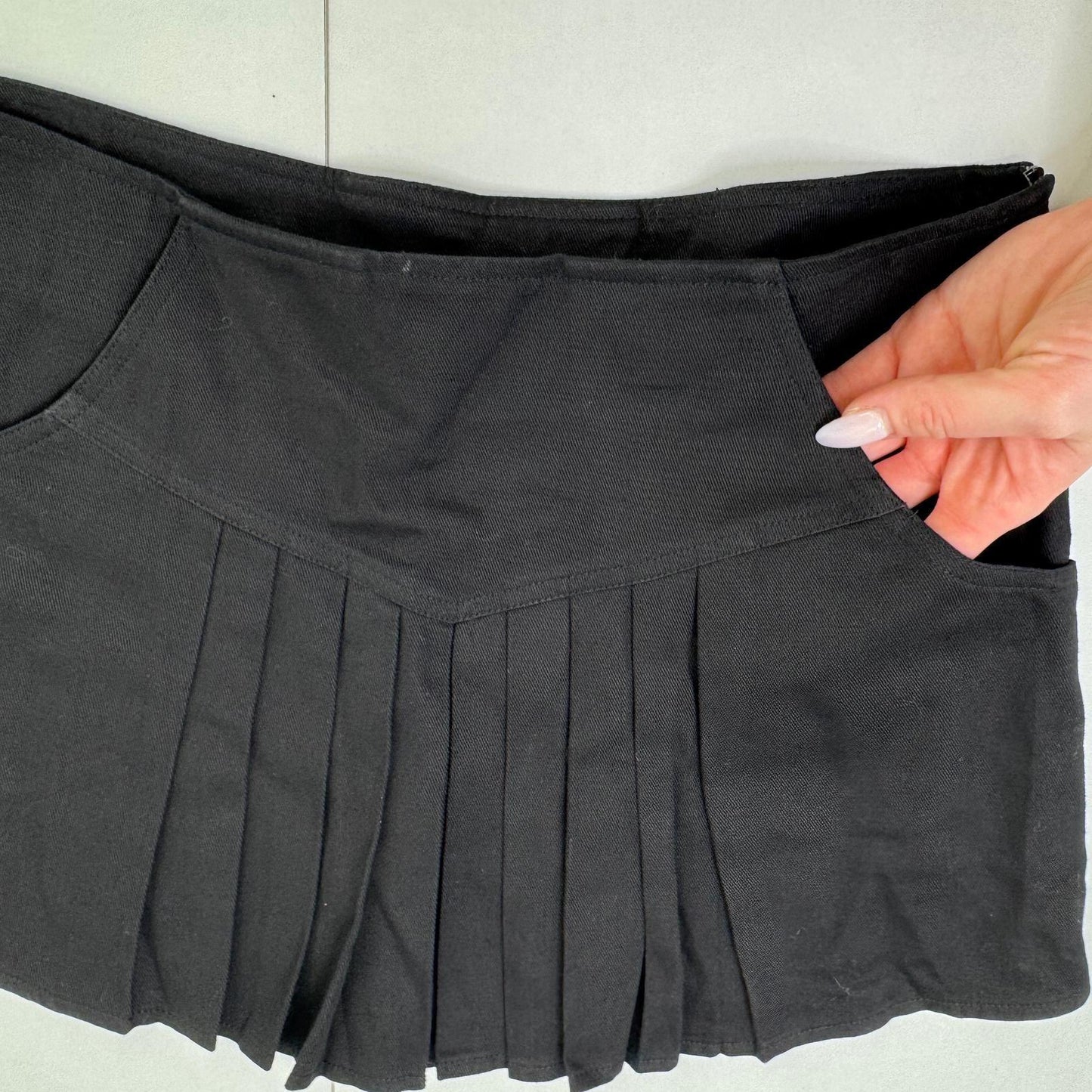 Y2K vintage mini skirt pleated side pockets 100% cotton black tailored a line