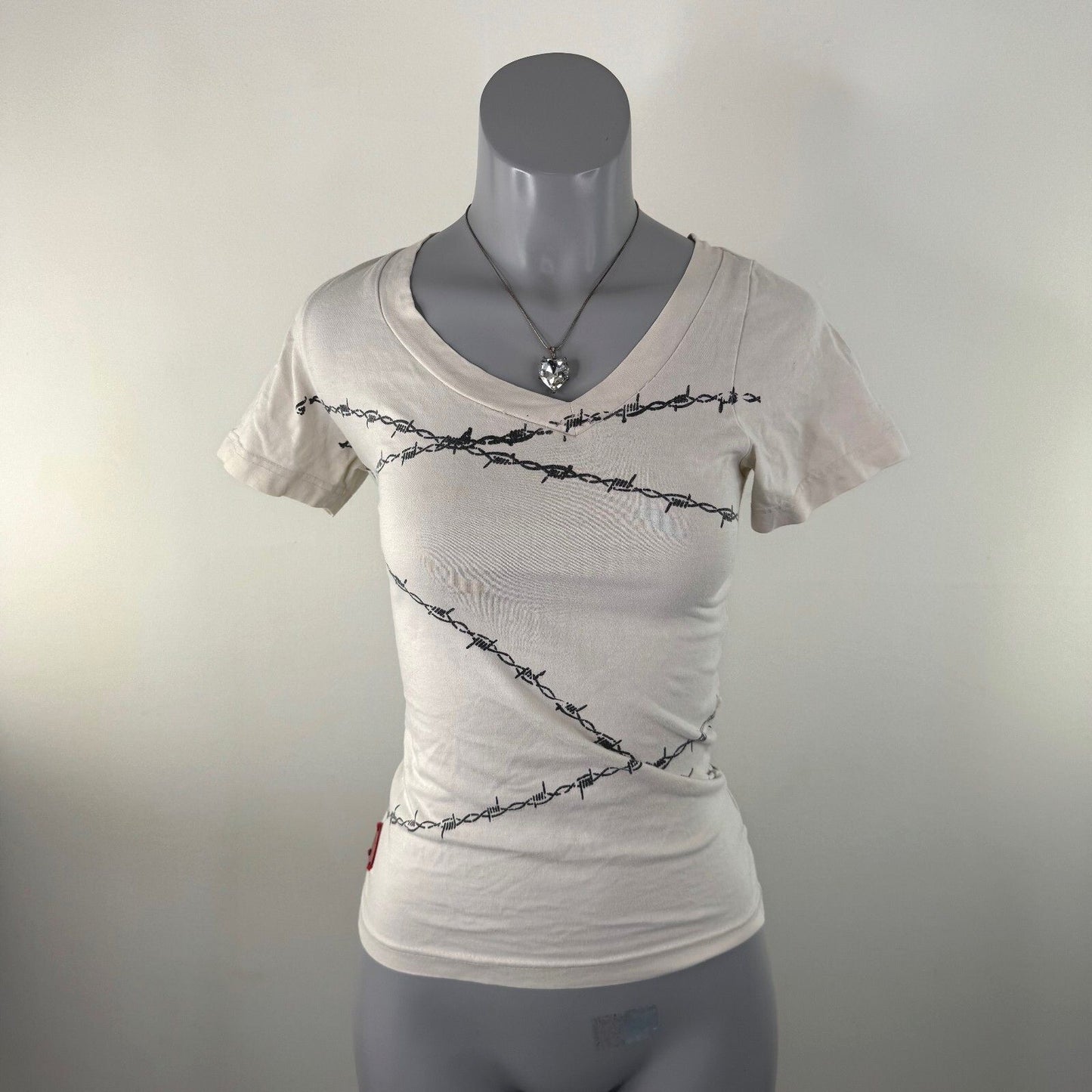 Y2K vintage v neck t-shirt short sleeve top lace up barbed wire fitted 90s